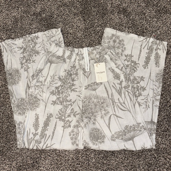 White wide leg pants with beautiful grey flowers - Picture 1 of 2